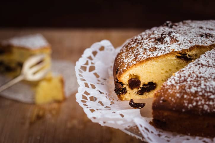 Homemade vanilla cake with raisins.